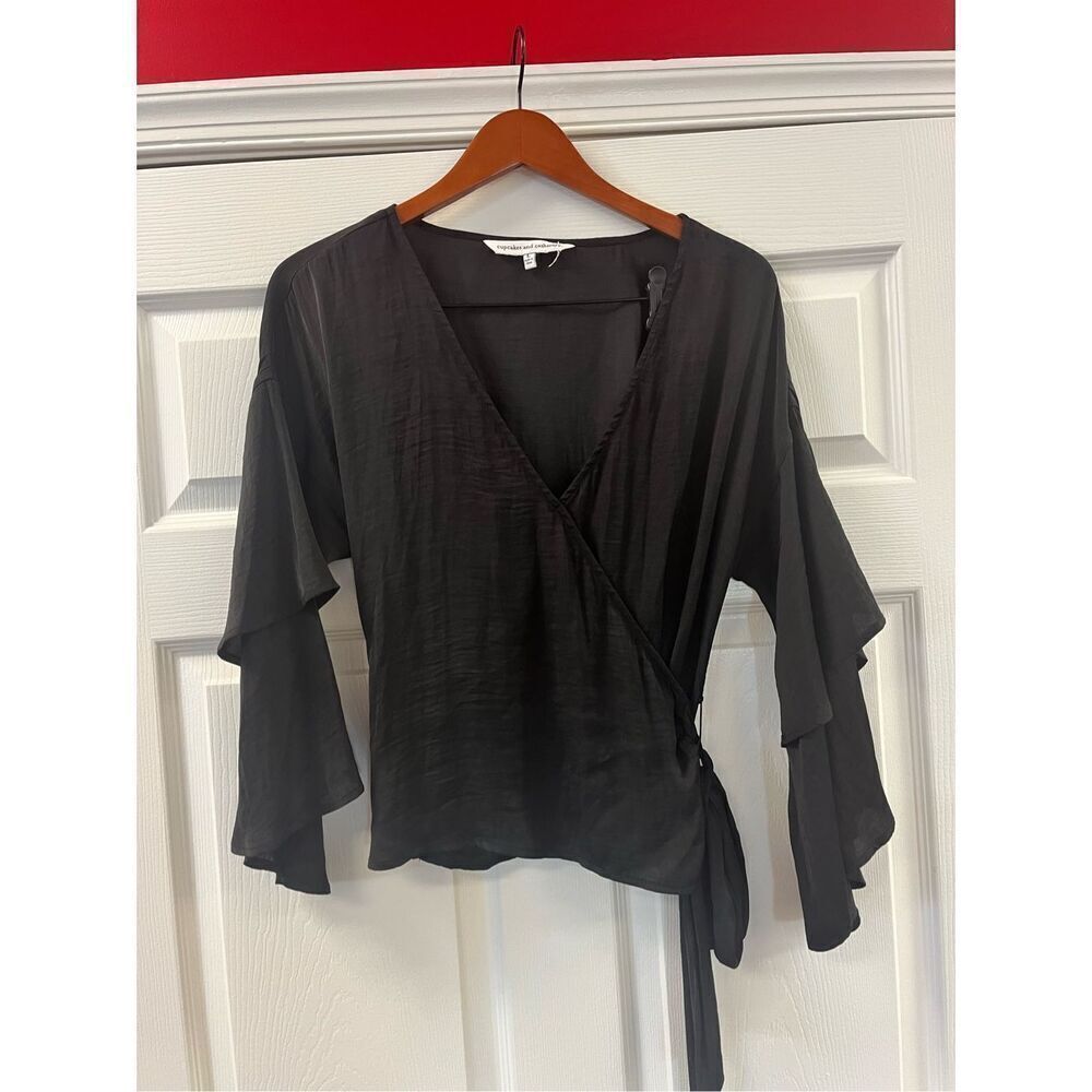Cupcakes & Cashmere Black Tiered Sleeve Wrap Whimsigoth Top sz L